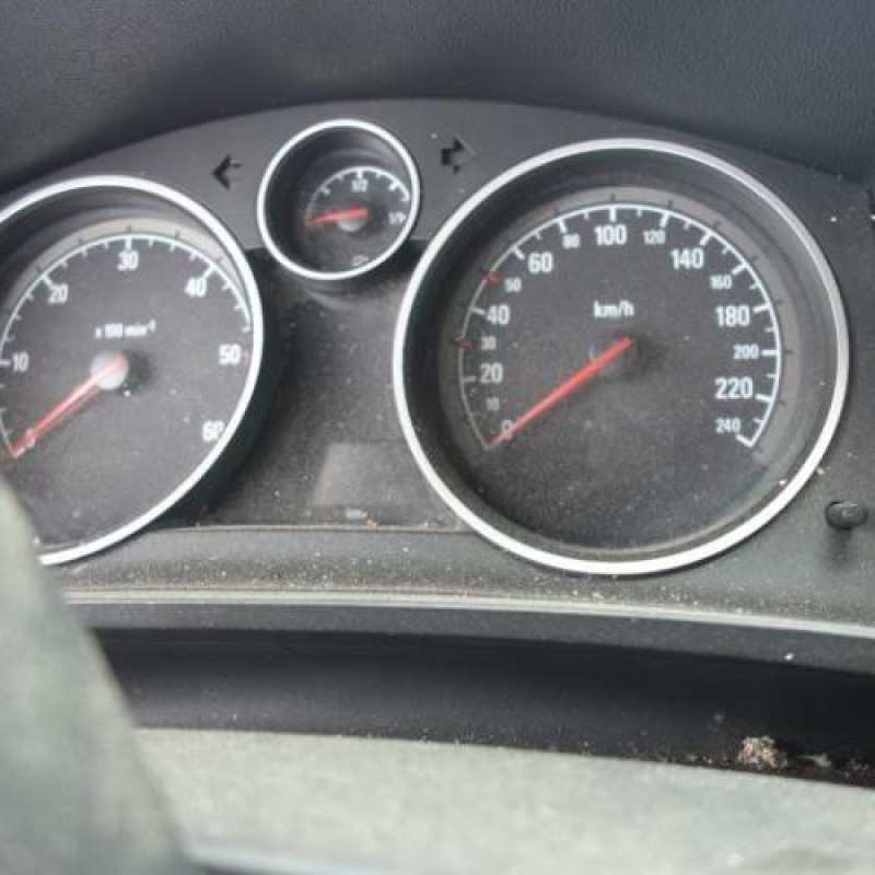 Compteur OPEL ZAFIRA B Photo n°8