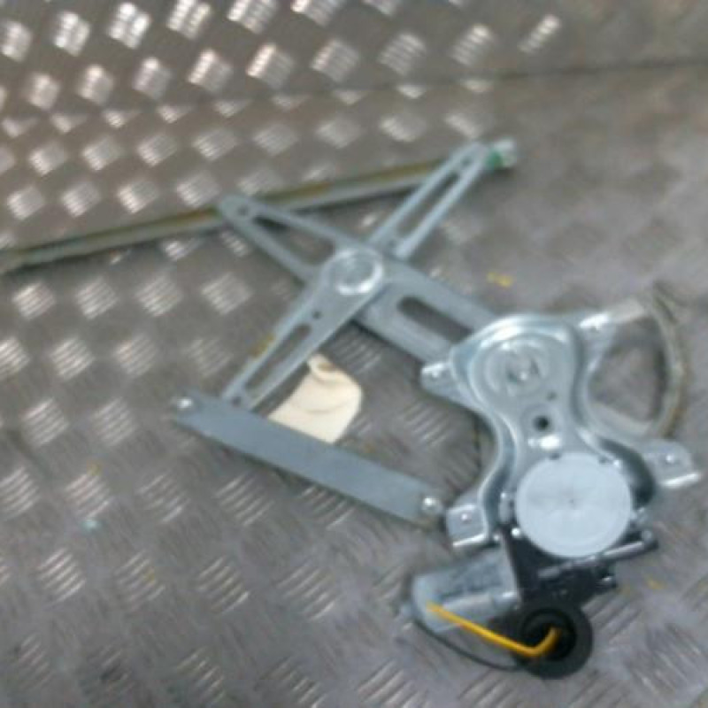 Leve vitre electrique avant droit TOYOTA AURIS 1 Photo n°1
