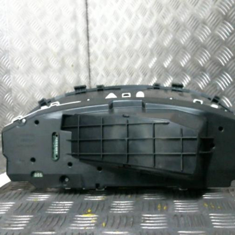 Compteur TOYOTA YARIS 2 Photo n°1