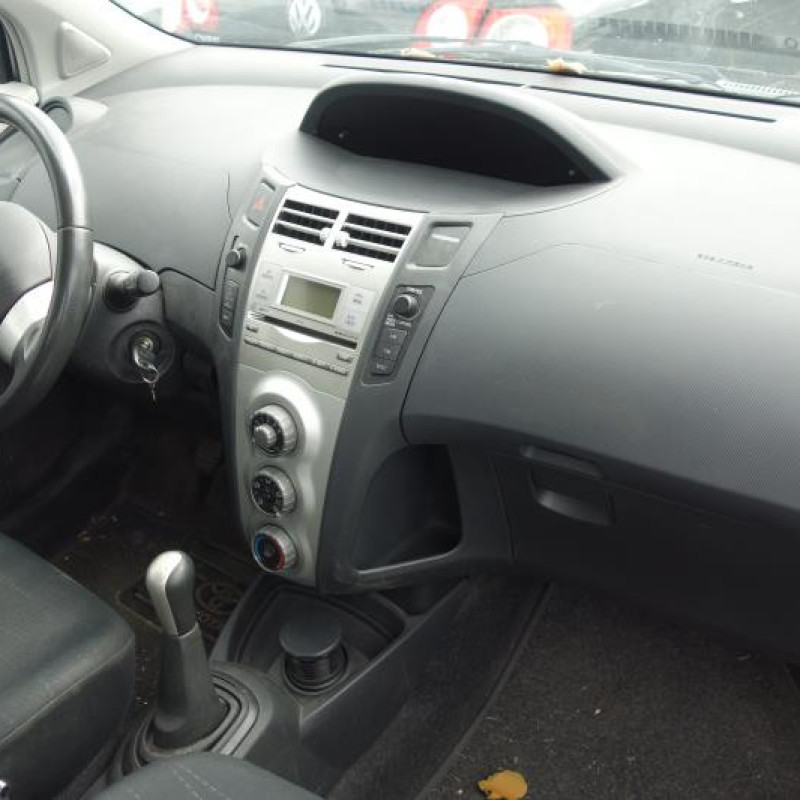 Compteur TOYOTA YARIS 2 Photo n°8