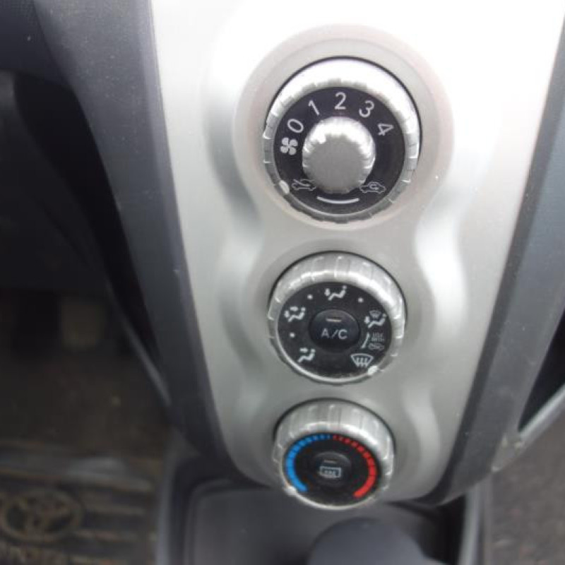 Compteur TOYOTA YARIS 2 Photo n°10
