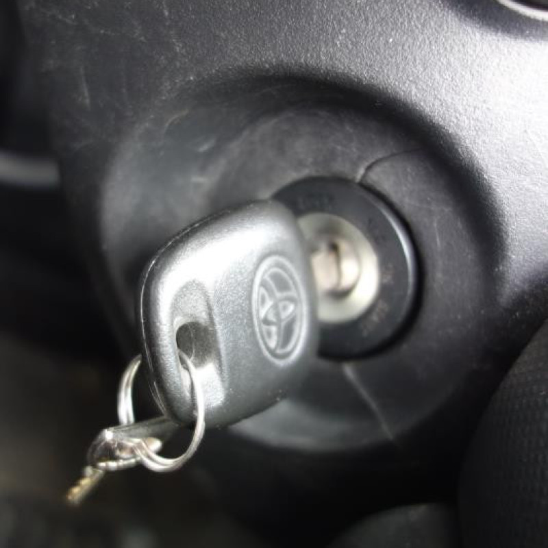 Compteur TOYOTA YARIS 2 Photo n°12