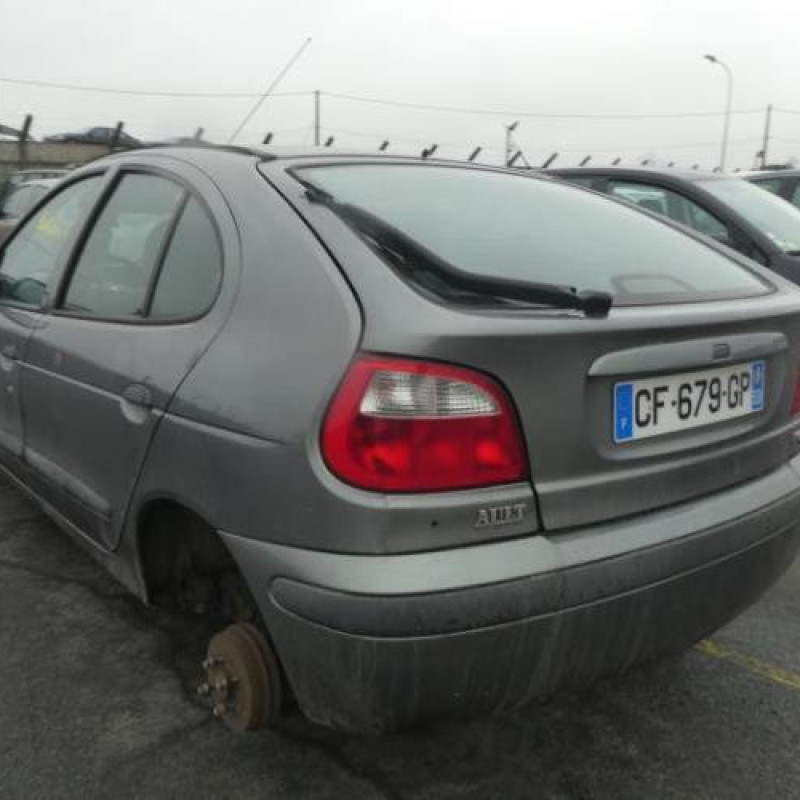 Compresseur clim RENAULT MEGANE 1 Photo n°7