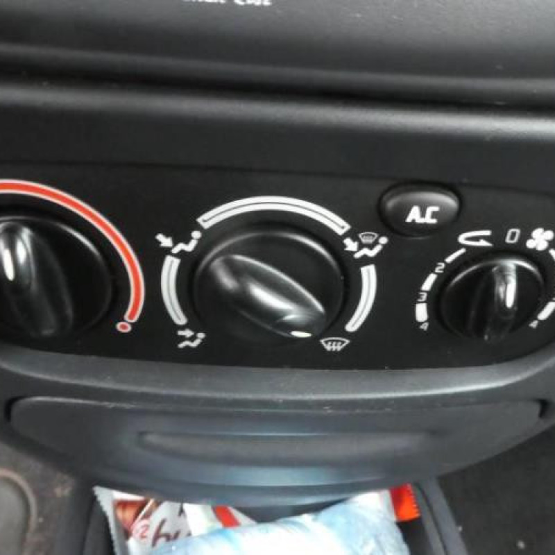 Compresseur clim RENAULT MEGANE 1 Photo n°10