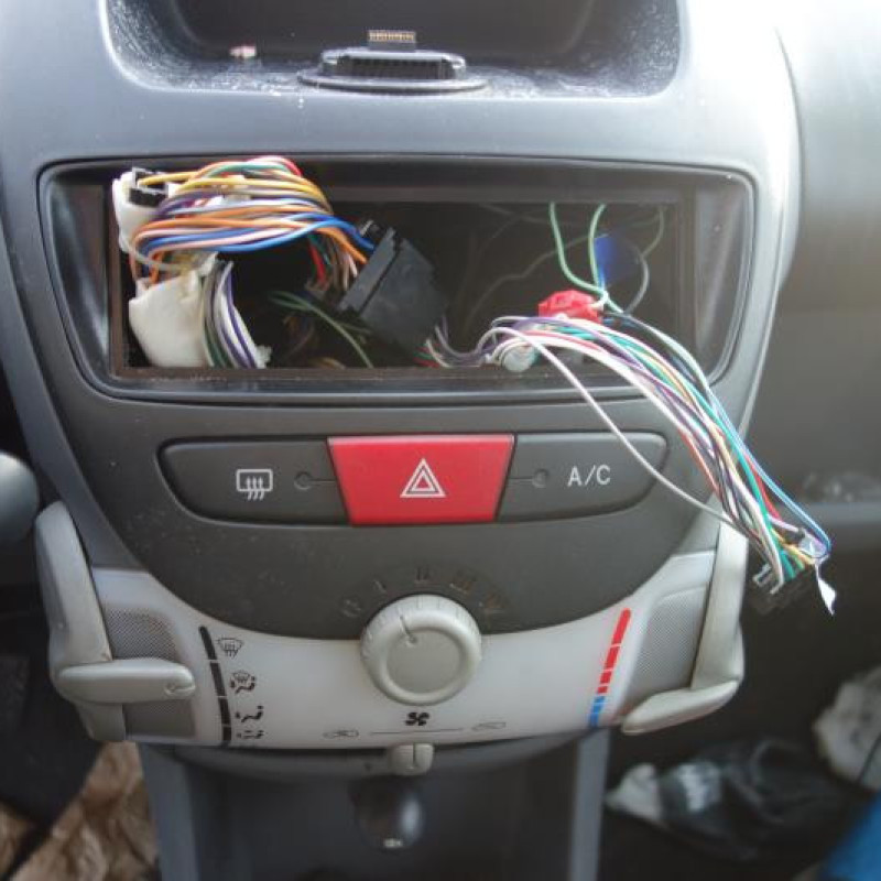 Leve vitre electrique avant droit TOYOTA AYGO 1 Photo n°8