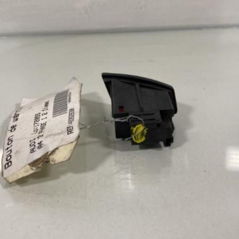 Bouton de warning AUDI A4 3 Photo n°3