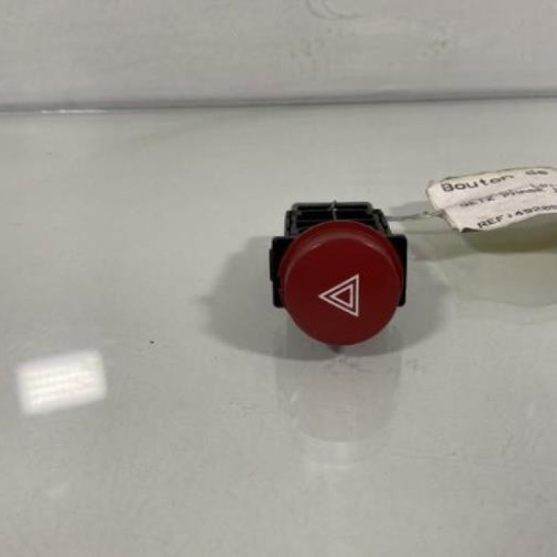 Bouton de warning HYUNDAI GETZ Photo n°1