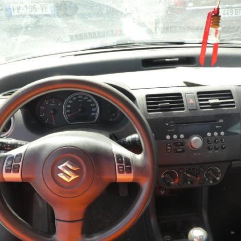 Porte avant gauche SUZUKI SWIFT 3 Photo n°9