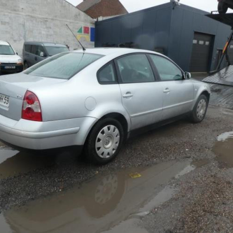 Pretensionneur de ceinture arriere gauche VOLKSWAGEN PASSAT 4 Photo n°7