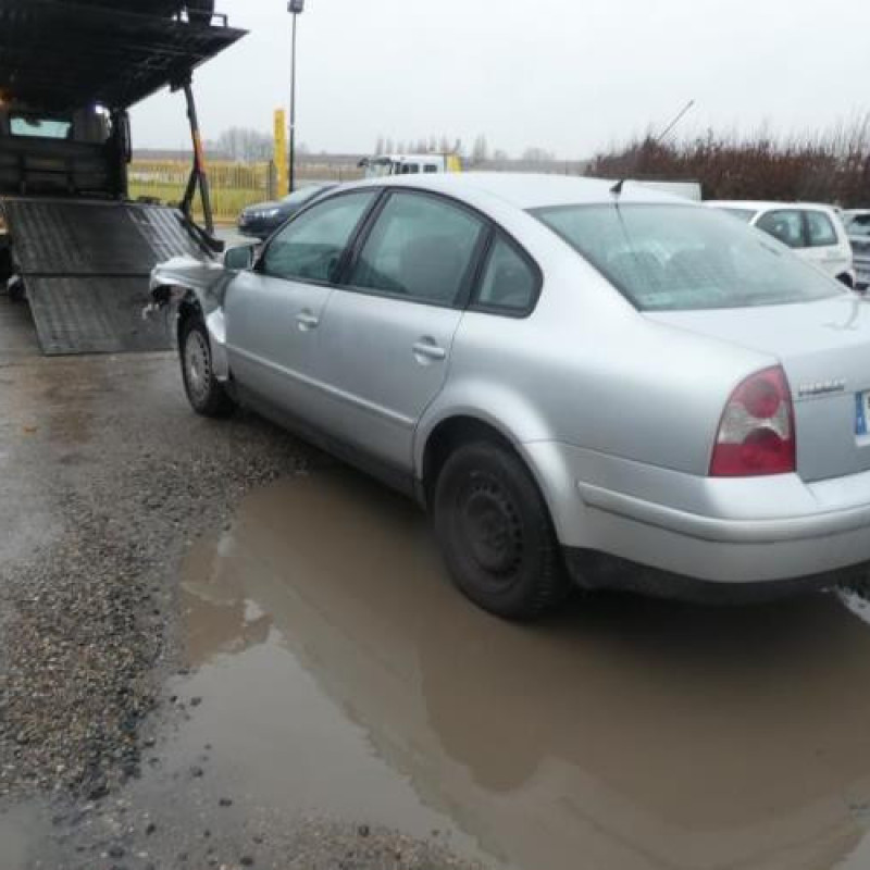 Pretensionneur de ceinture arriere gauche VOLKSWAGEN PASSAT 4 Photo n°8