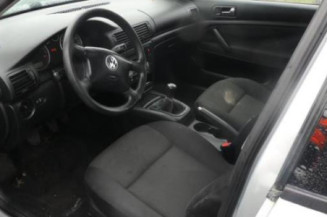 Pretensionneur de ceinture arriere gauche VOLKSWAGEN PASSAT 4