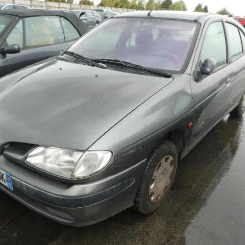 Air bag conducteur RENAULT MEGANE 1 Photo n°1