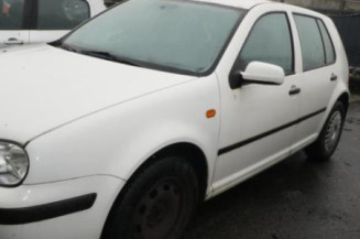 Pretensionneur de ceinture avant gauche VOLKSWAGEN GOLF 4