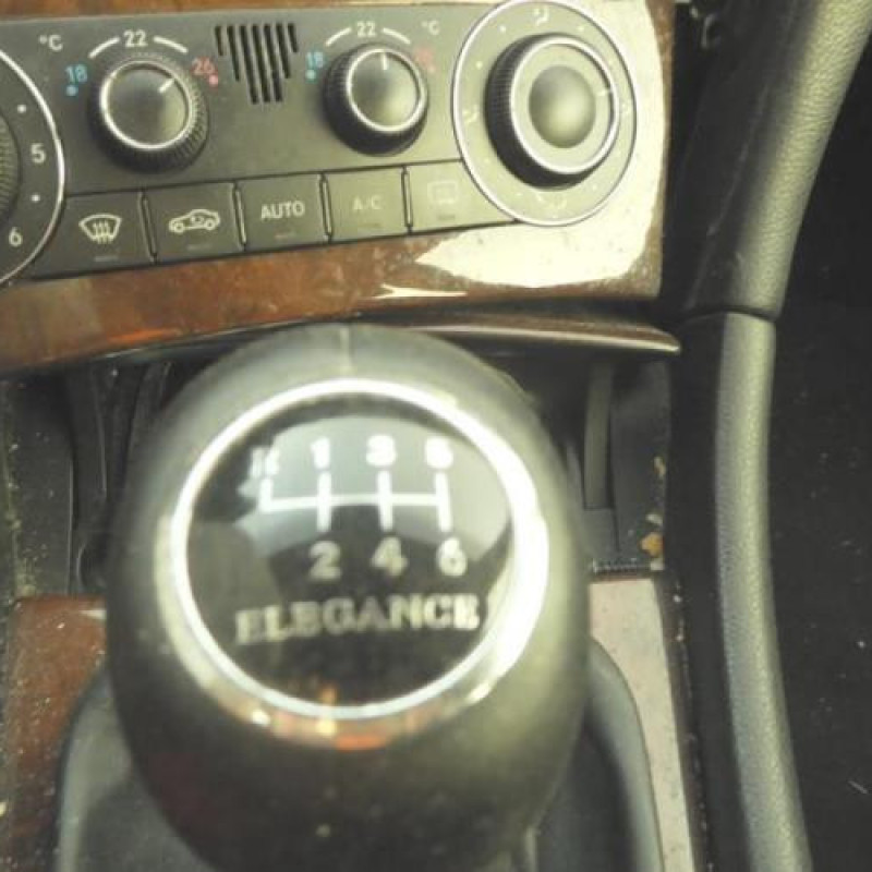 Porte avant droit MERCEDES CLASSE C 203 Photo n°10