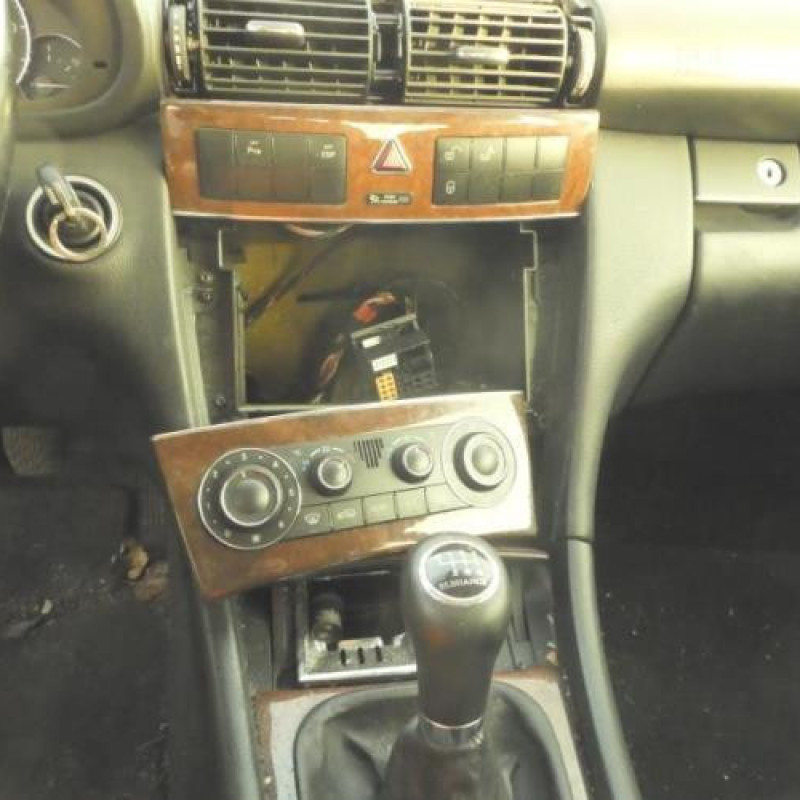 Porte avant droit MERCEDES CLASSE C 203 Photo n°12