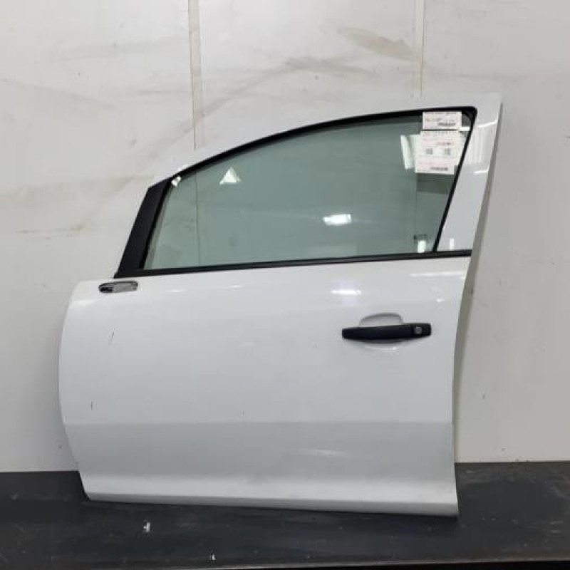 Porte avant gauche OPEL CORSA D Photo n°1