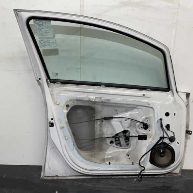 Porte avant gauche OPEL CORSA D Photo n°3