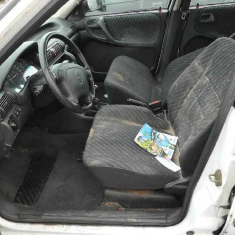 Porte avant gauche OPEL ASTRA F Photo n°7