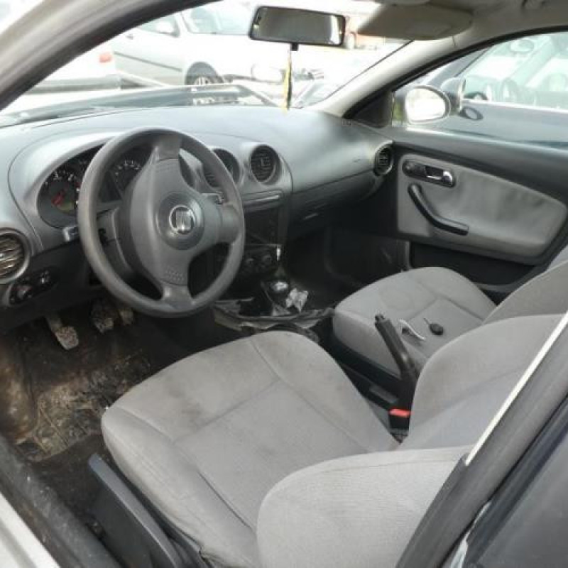 Moteur essuie glace arriere SEAT IBIZA 3 Photo n°9