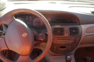 Leve vitre electrique avant droit RENAULT SCENIC 1