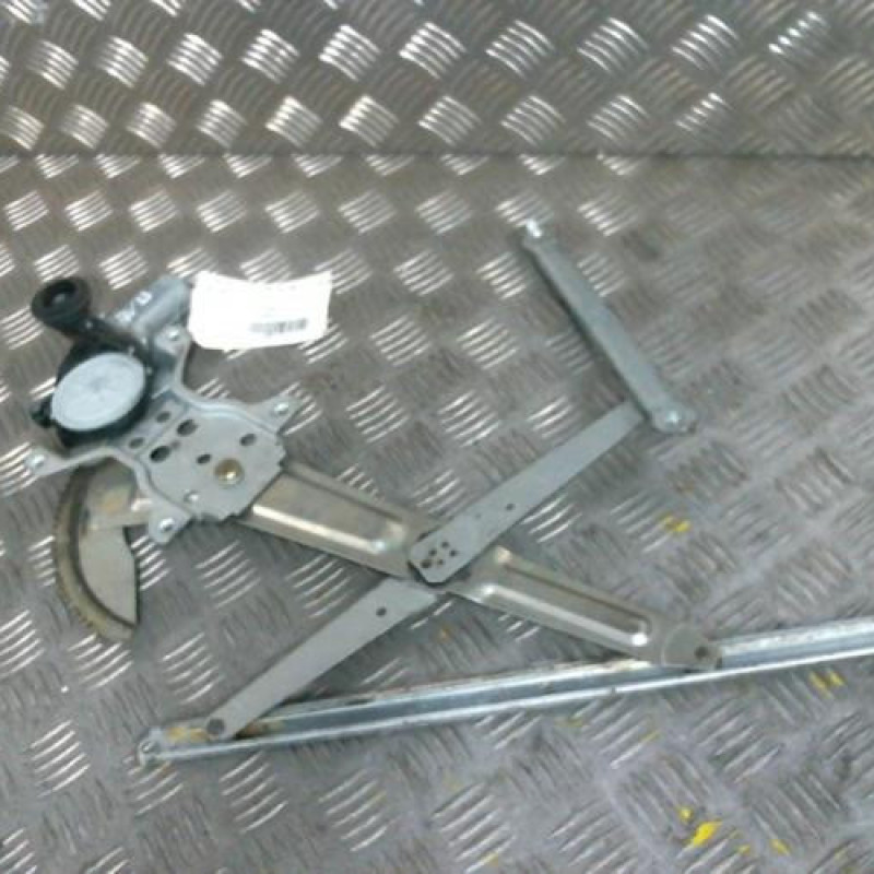 Leve vitre electrique avant droit SUZUKI SWIFT 3 Photo n°1