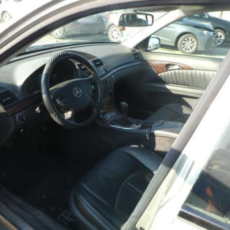 Pretensionneur de ceinture arriere gauche MERCEDES CLASSE E 211 Photo n°8