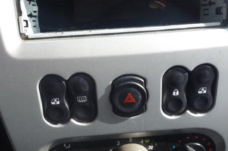 Leve vitre electrique avant gauche DACIA SANDERO 1