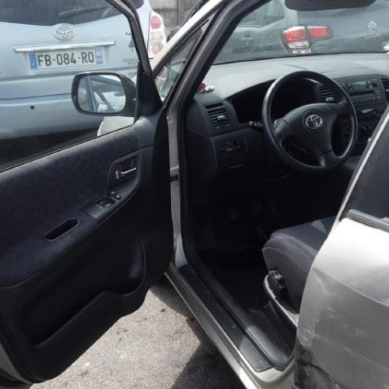 Compresseur clim TOYOTA COROLLA VERSO 1 Photo n°8