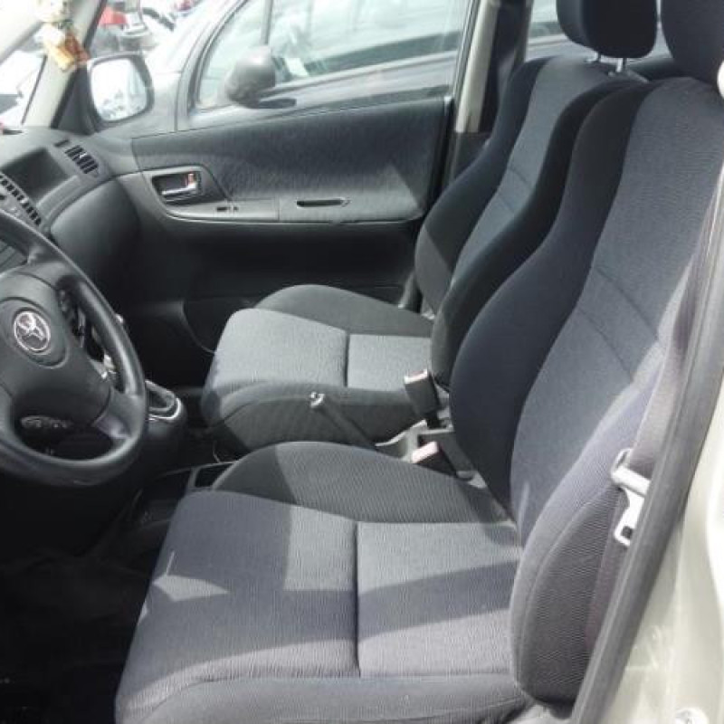 Compresseur clim TOYOTA COROLLA VERSO 1 Photo n°10