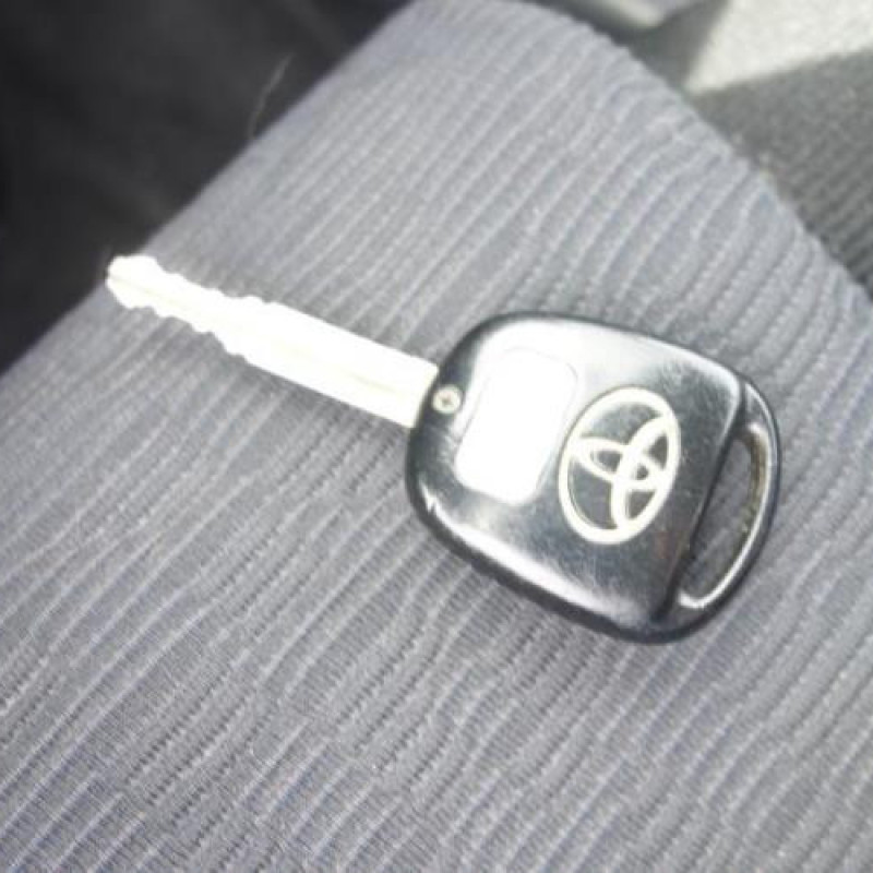 Compresseur clim TOYOTA COROLLA VERSO 1 Photo n°15