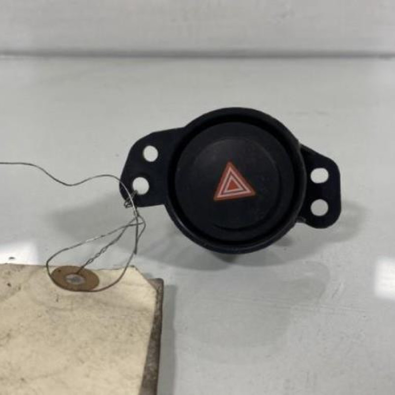 Bouton de warning CITROEN C1 2 Photo n°1