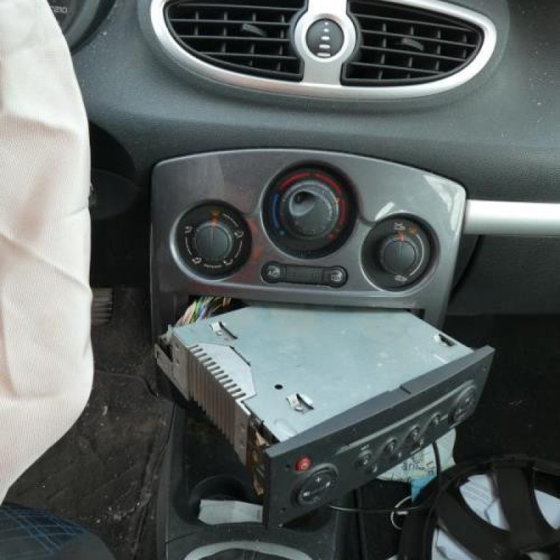 Moteur essuie glace arriere RENAULT CLIO 3 Photo n°10