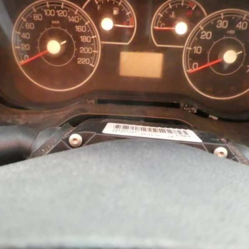 Verin de coffre FIAT GRANDE PUNTO Photo n°10