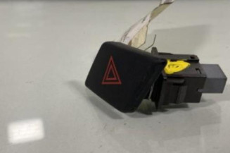 Bouton de warning TOYOTA YARIS 2