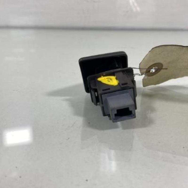 Bouton de warning TOYOTA YARIS 2 Photo n°3