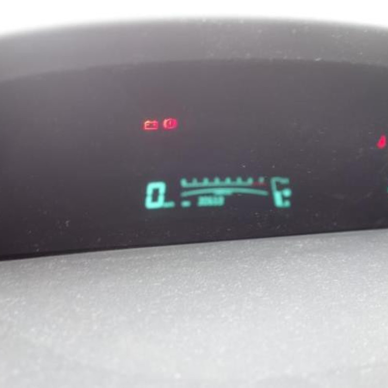 Bouton de warning TOYOTA YARIS 2 Photo n°16