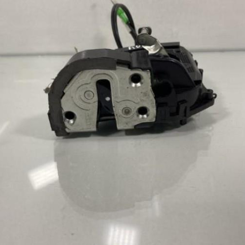 Serrure arriere droit TOYOTA YARIS 2 Photo n°3