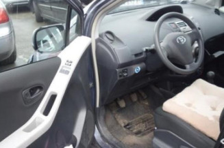 Serrure arriere droit TOYOTA YARIS 2