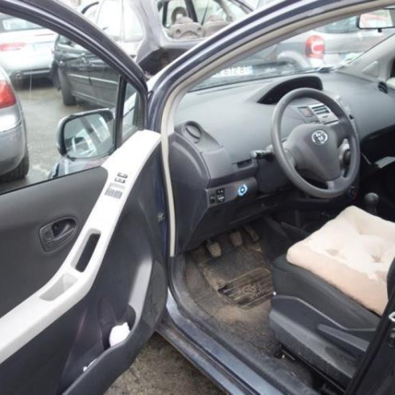 Serrure arriere droit TOYOTA YARIS 2 Photo n°9