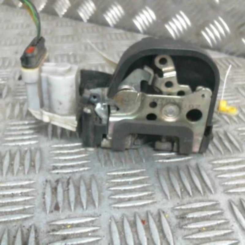 Serrure arriere droit ALFA ROMEO 147 Photo n°1