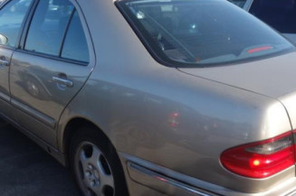 Serrure arriere droit MERCEDES CLASSE E 210