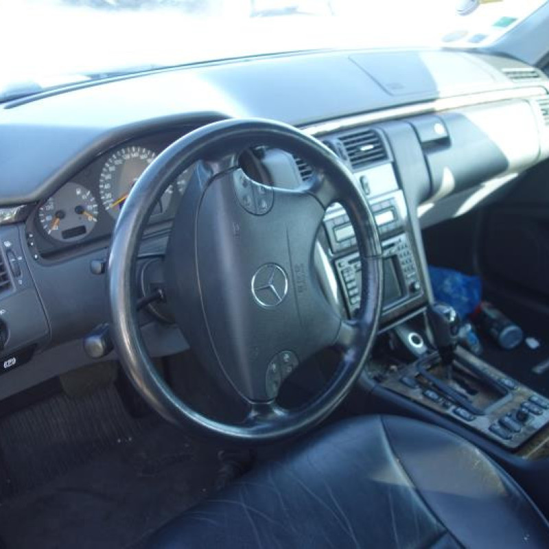 Serrure arriere droit MERCEDES CLASSE E 210 Photo n°8