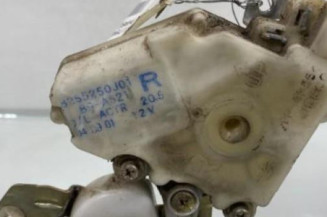 Serrure arriere droit NISSAN TERRANO 2