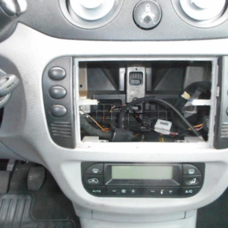Porte avant gauche CITROEN C3 PLURIEL Photo n°8