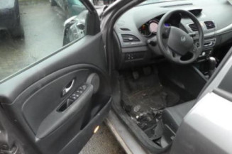 Verin de coffre RENAULT MEGANE 3