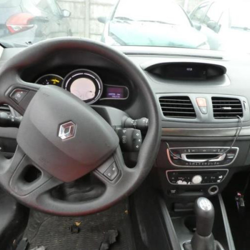 Verin de coffre RENAULT MEGANE 3 Photo n°10