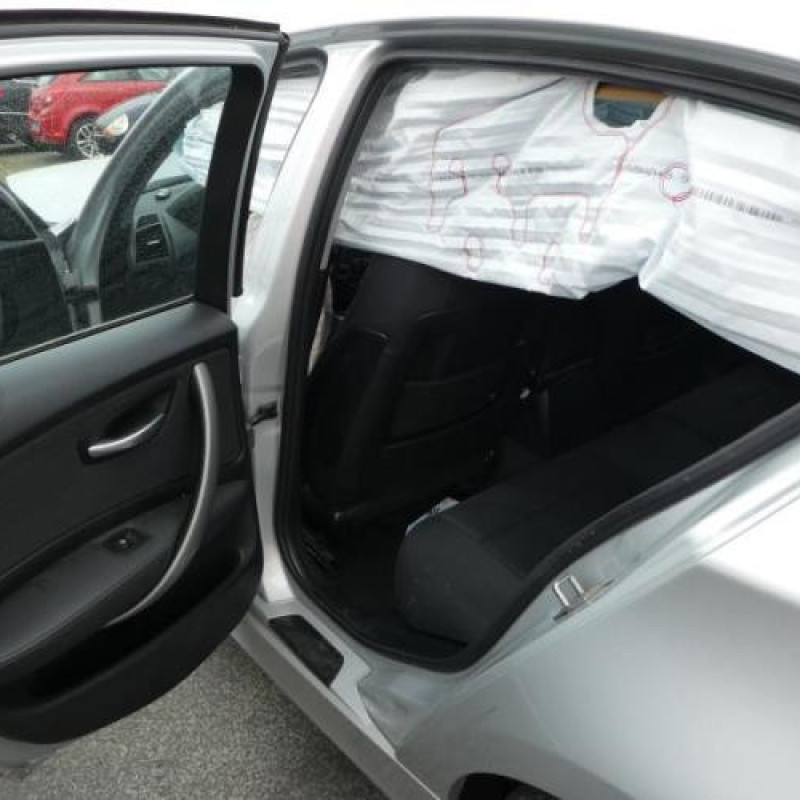 Serrure arriere droit BMW SERIE 1 E87 Photo n°9