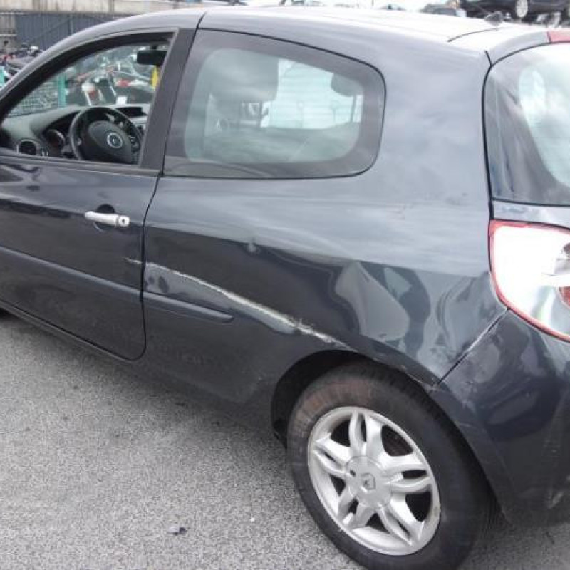 Capot RENAULT CLIO 3 Photo n°7