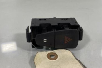 Bouton de warning DACIA LODGY Photo n°1
