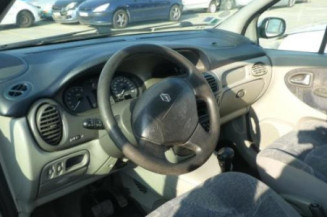 Serrure avant droit RENAULT SCENIC 1